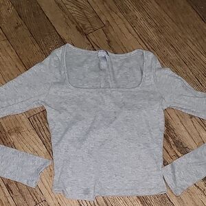 Tilly's Light Gray Long Sleeve Women's Tee